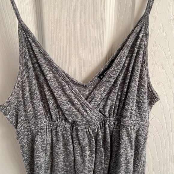 Express gray crisscross v-neck tank top - Picture 2 of 4